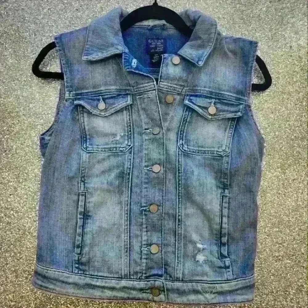 GUESS  JEAN VEST SIZE SMALL